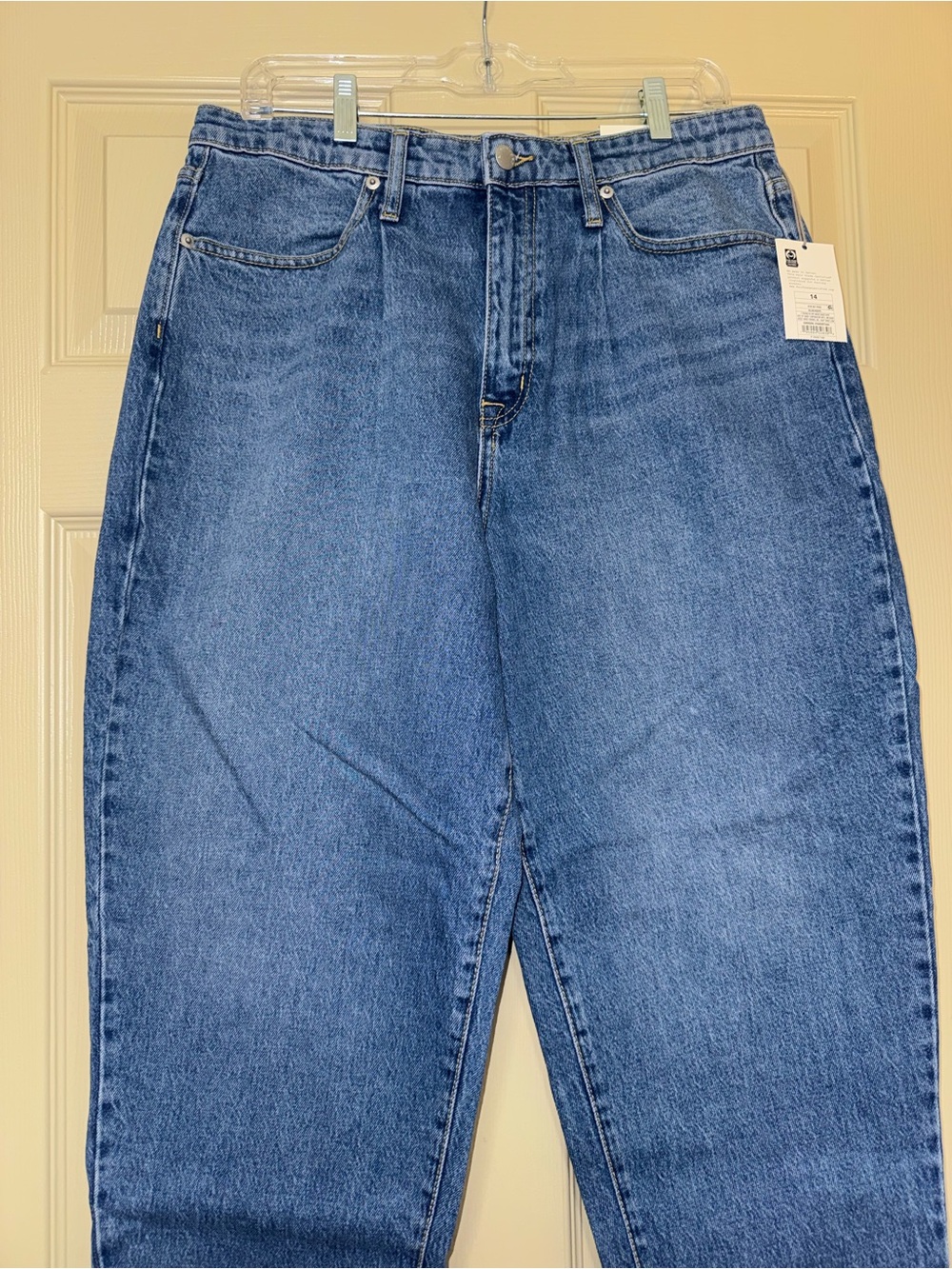 a new day High-Rise Straight Leg Jeans in Medium Blue Denim